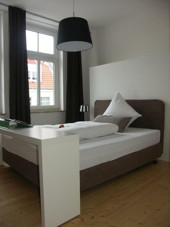 Single Room,855225653:JPEG